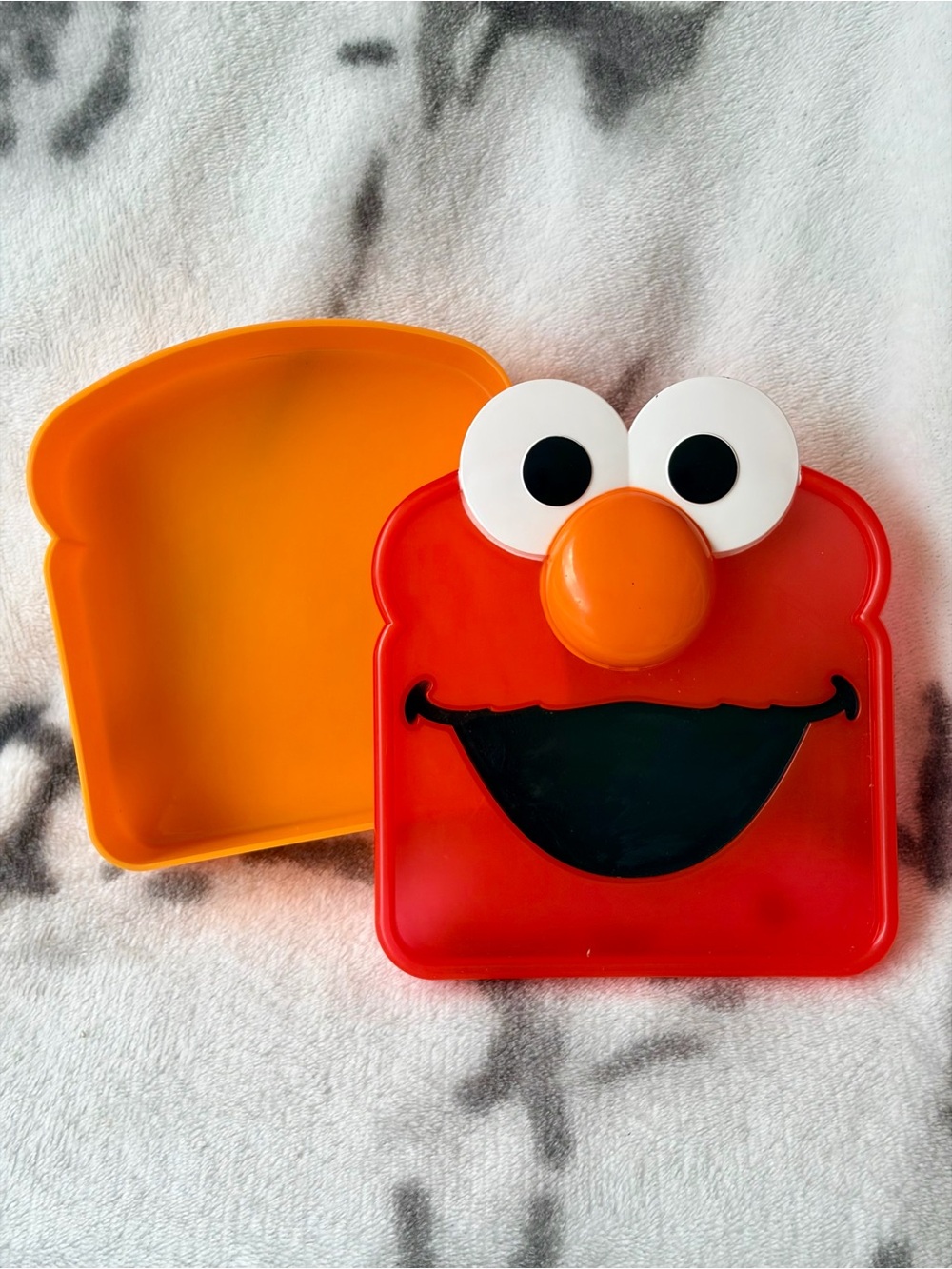 2011 Sesame Street Elmo Sandwich Sav'R Container by Evriholder/EUC